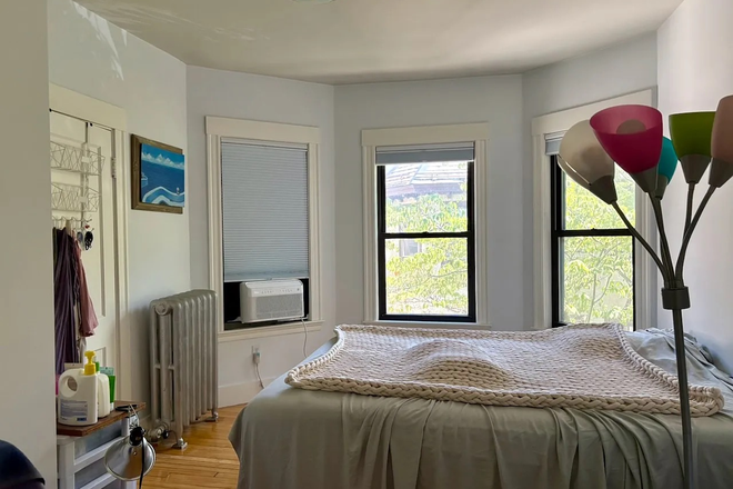 Bedroom - *NO BROKER FEE* 2 bed / 1 bath with washer/dryer in unit Condo