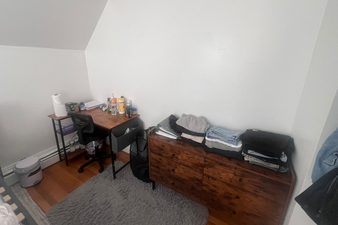 Bedroom - Somerville - Looking for a Roomate / 20mins to Tufts Duplex