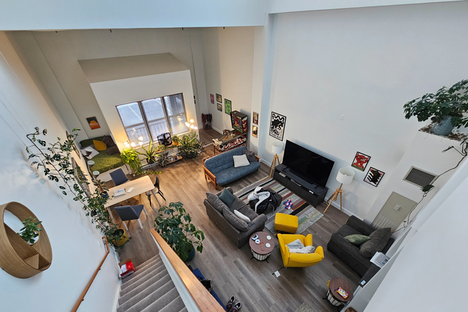 Living area - Gorgeous Fully-Furnished Loft