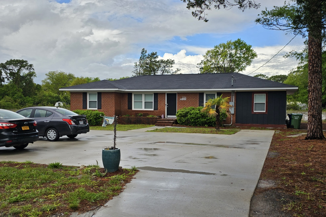 225 Rose - 225 Rose Ave. Walk to Campus- 4BR 2 Bath House