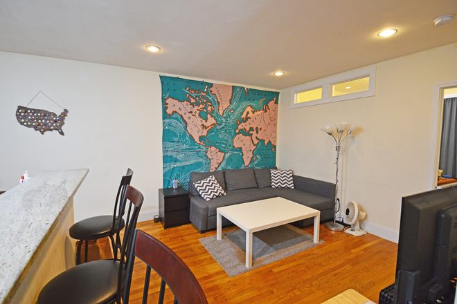 ... - FANTASTIC 3 BD APARTMENT HEAT/HOT WATER INCLUDED || CATS FRIENDLY