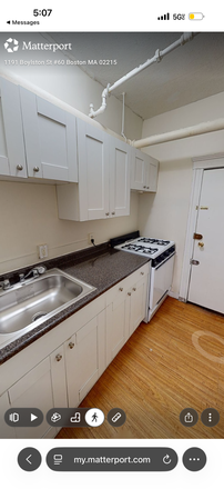 Kitchen - 1 bedroom-10 min walk from NEU: female roommate need asap