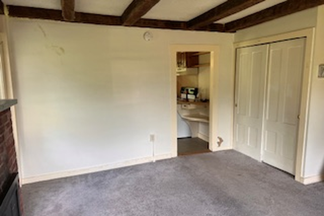 studio2 - Studio with full kitchen and bath - Utilities included! Apartments