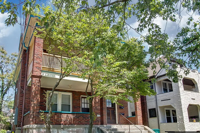 Outside - Lloyd Place