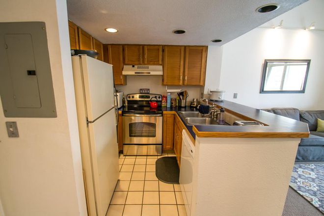 935 Broadway St. #203 - 935 Broadway St. #203 Apartments