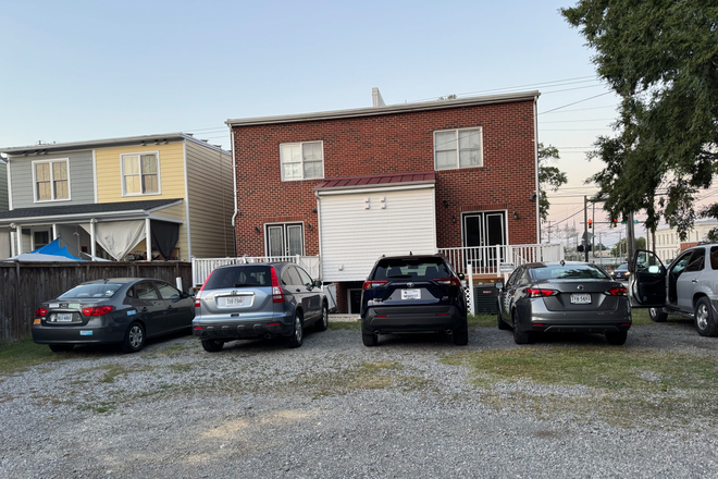 Parking lots - 1203W Leigh street includes utilities EVEN INTERNET/ OFF-STREET PARKING Townhome