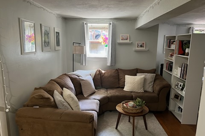 Living Area - GARDEN LEVEL KESWICK ST  STUDIO  09/01 ***NO FEE**