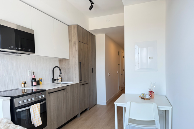 Kitchen - Designer Turnkey Studio UTSC – Move-in Ready! Brand New Never Lived in Suite! Fully Furnished Condo