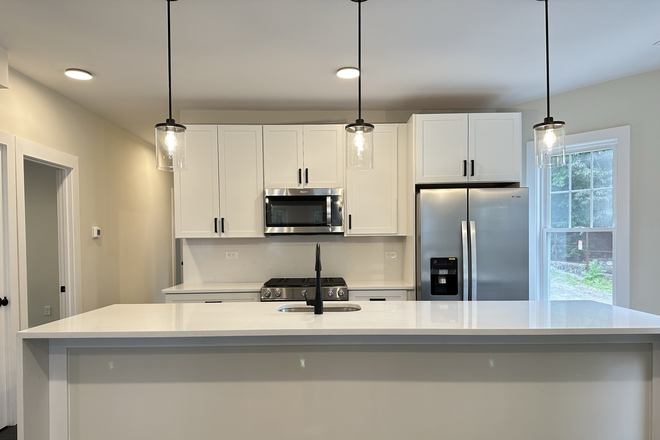 Kitchen - 3 Bed 2 Bath in Savin Hill!! NO FEE!!