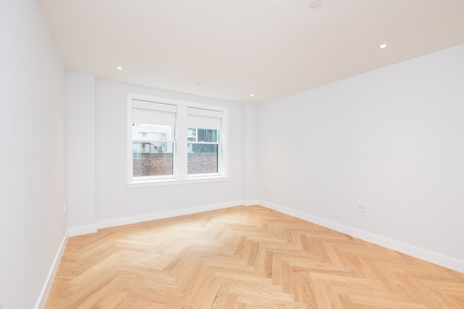 Visit hubrealtyproperties.com - Back Bay, beautiful studio with laundry in unit, next to Boston Common, free month rent Apartments