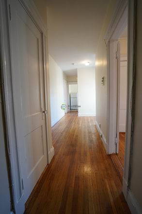 1 - AVAIL NOW-Awesome Packards 1 bed Split, Pets ok, NO BROKER FEE