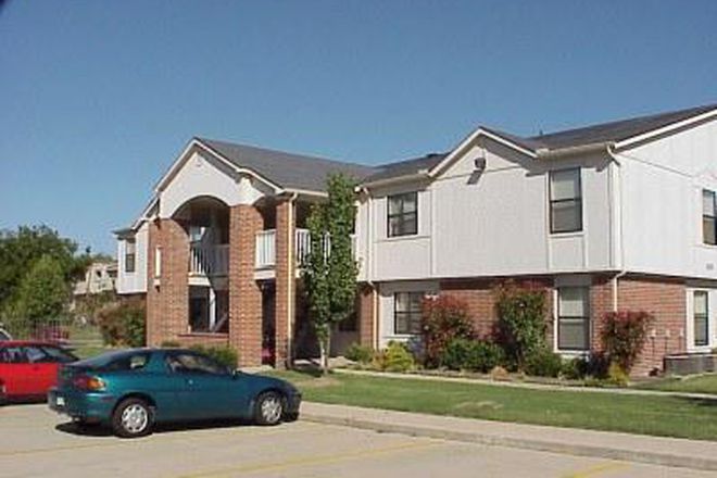 University Of Arkansas Off Campus Housing Search Crafton Place Exterior