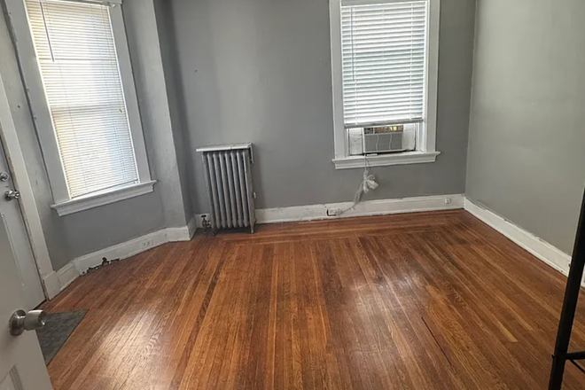 Bedroom - 220 W McMillan Student Housing - Spacious 2 bed/1 bed apartments just 200 feet from UC campus