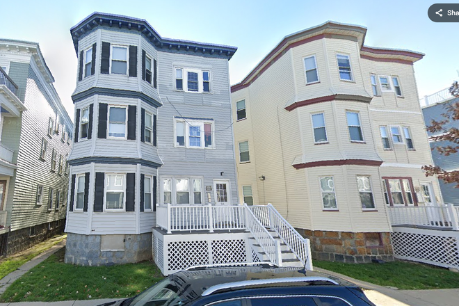 Outside street view - Samia Companies Apartment near campus