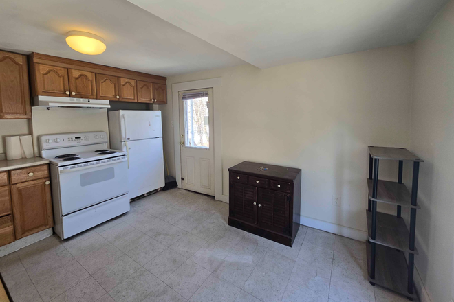 Kitchen - 3 Rooms Available on Vernon Street- Within walking distance of Campus & Main Street Apartments
