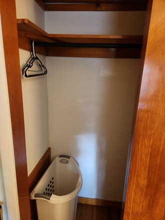 Closet Full Size Room - Beautiful Furnished Room - All Inclusive! House