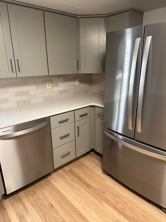 All new appliances/cabs/countertops Aug ‘24 - Large Springdale/Gold Run Townhome CLOSE TO CAMPUS 2597 square feet!