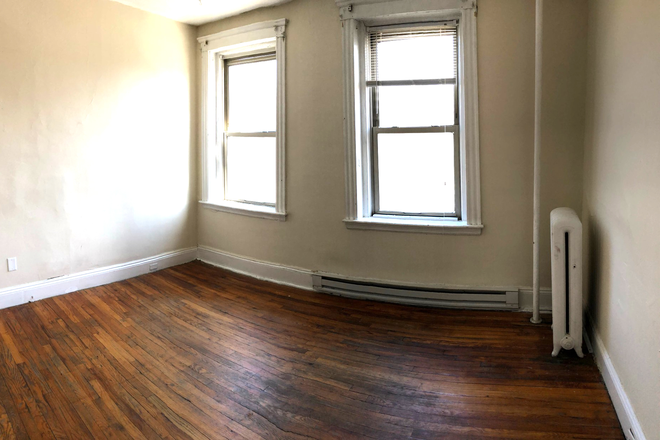 Visit hubrealtyproperties.com - Fantastic Parkview studio in the heart of Fenway near restaurants, shops and the T Apartments