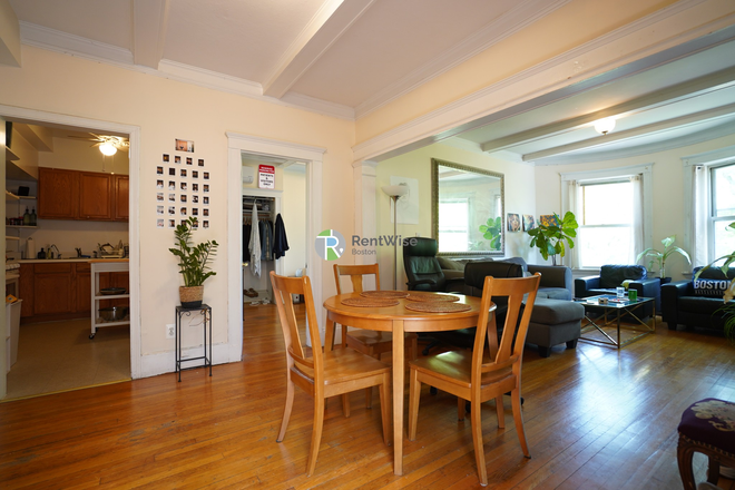 1 - AUG 2026-Incredible Brookline 3 bed, W/D in unit. No Broker Fee!