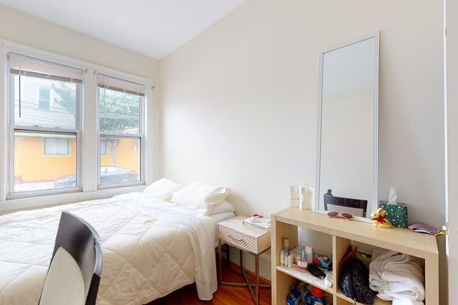 Bedroom - 11 Elm Street Somerville (Porter Sq Area) Apartments