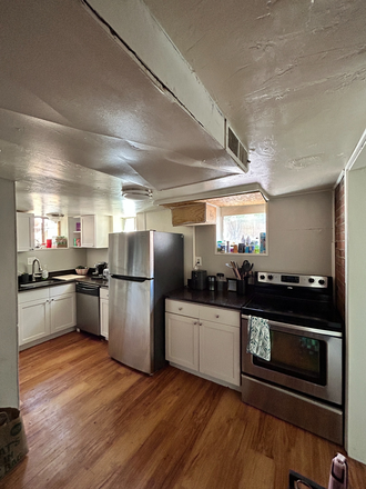 Fully equipped kitchen - Lincoln Place House