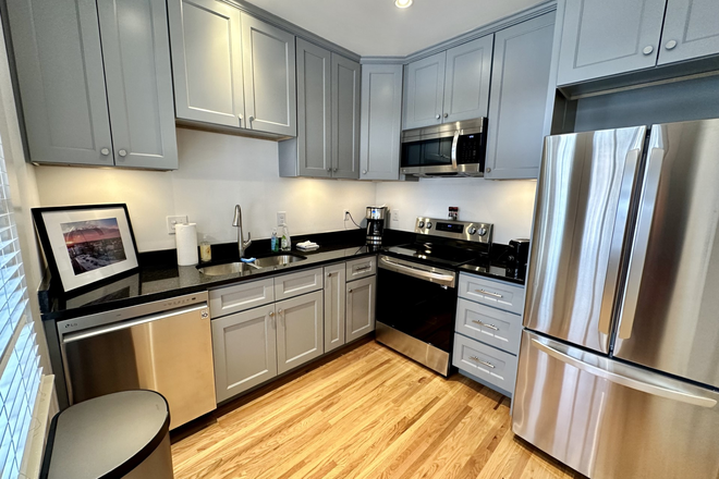Kitchen - Jack Jouett Apartments