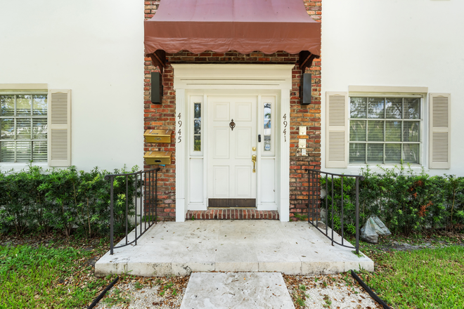 Outside - WALK TO CAMPUS, Fully Remodeled 5bed/4bath incl 3 master suites; $7195