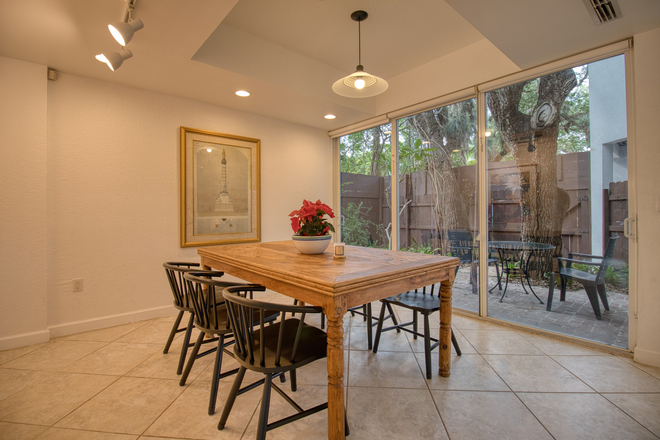 Dinning Room - Furnished 3 Bedroom in Coconut Grove - Pool & Roof Deck House