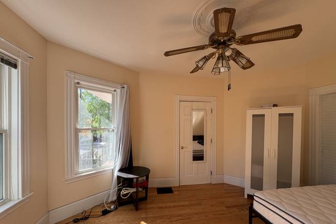 Bedroom - Roommate Wanted | Porter Square | $1,150/mo | Sep 1 Apartments