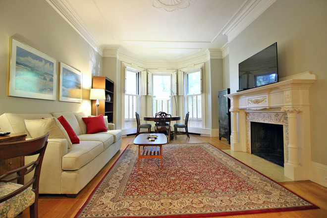 - - Charming 1BR on Commonwealth Ave – Available 09/01 – Easy Commute to MIT Apartments