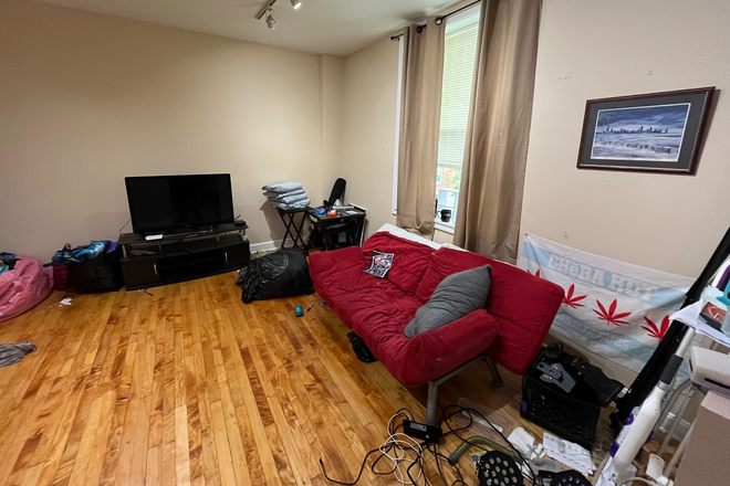 Living Room - 2 Bedroom / 1-Bath on campus just 1 block from BSB & Library