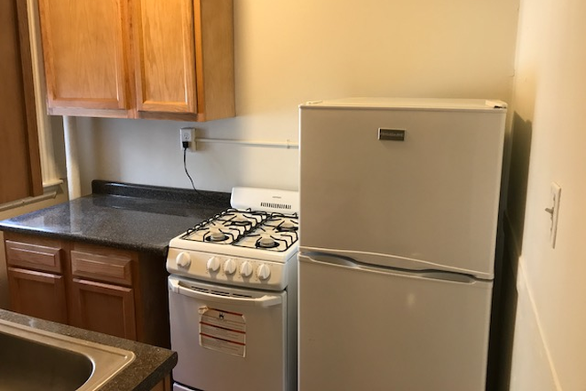 Call NOW for showings! 617-236-8550 - BOYLSTON ST - *AVAIL NOW* MODERN *NO FEE* 1BR SPLIT FOR 2 PPL BY CAMPUS W/ LNDRY IN BLDNG, H&HW INC Apartments