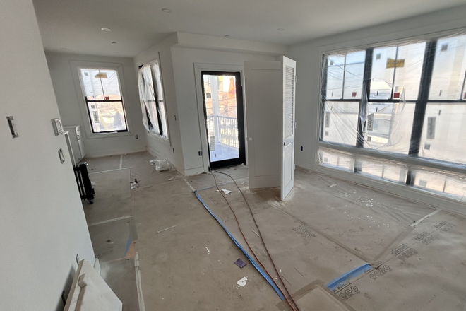 living - BEUATIFULLY RENOVATED 3 BED, IN-UNIT LAUNDRY, NO BROKER FEE!! 8/1/26! Apartments