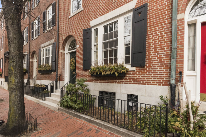 street view - Superb house on Beacon Hill, within walking distance of campus, for up to 5 roommates or a family