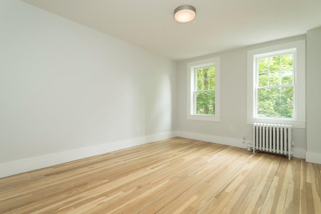 1 - Bright & Modern 1-Bed in Brighton – Heat Included, Pet Friendly