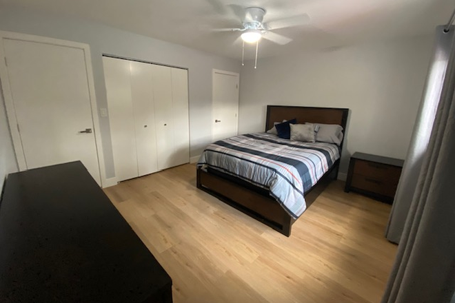 Large bedroom with queen size bed and private bathroom for  $1,550 per month - Graduate Students - Live like the rich in off site shared house in Kendall