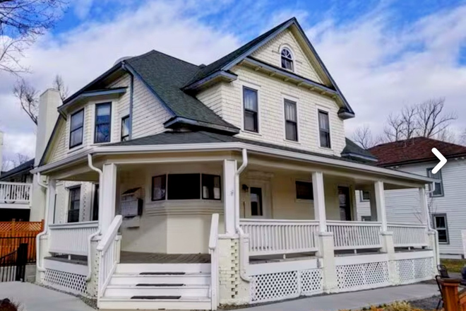 Exterior - Huge Bedroom, Private Entrance, Walking distance to Campus & Pearl