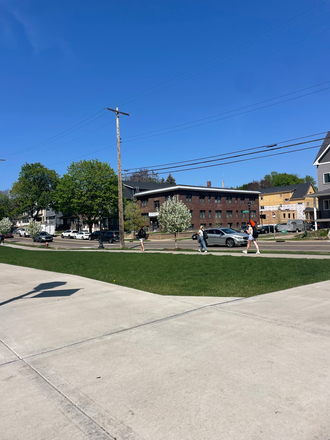 Picture from on campus! - 3 Bedroom Property Next to Campus