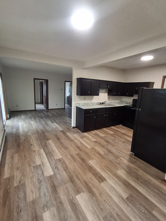 Dining - Easy Uconn Commute! Clean and Quiet!