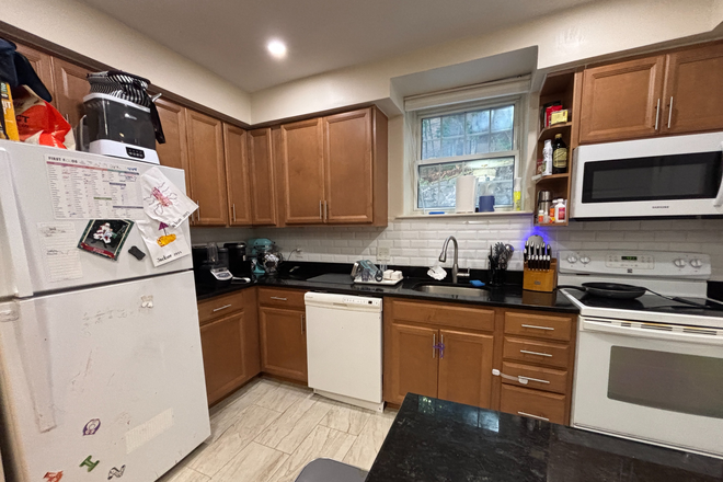 kitchen - Spacious Garden Level Coolidge Corner 2 bed/2 bath - NO FEE! Apartments