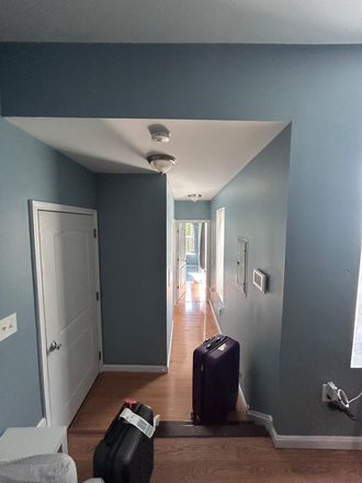 Interior entryway - Apartment close to campus