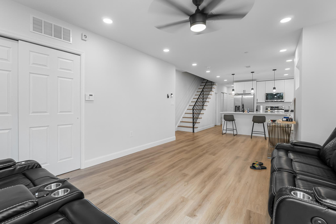 kitchen - 1242 N 15TH ST Unit #2 Apartments