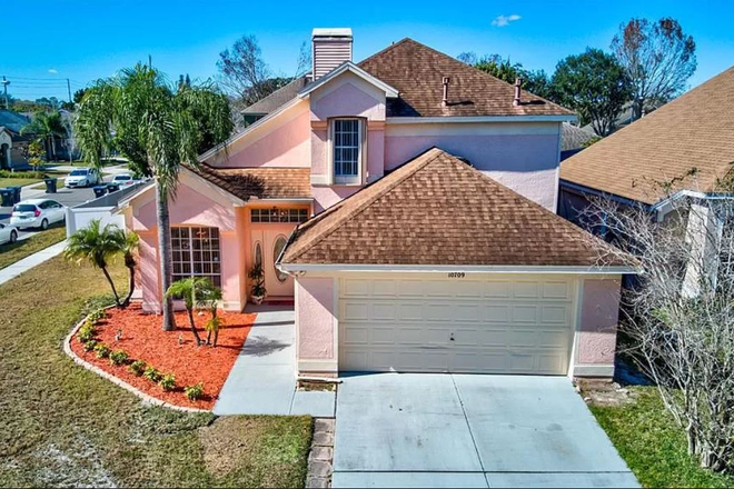 Front - Great location! Nearby to UCF