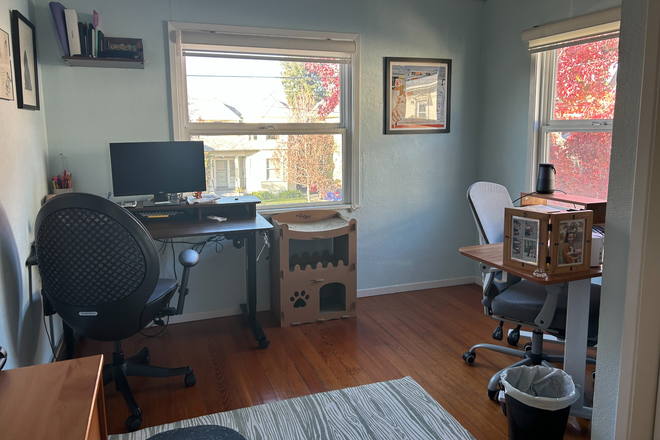 Office (2 desks) - Full 2B, 1 Bath Apartment w/ Large Yard - Looking for Responsible Subletter
