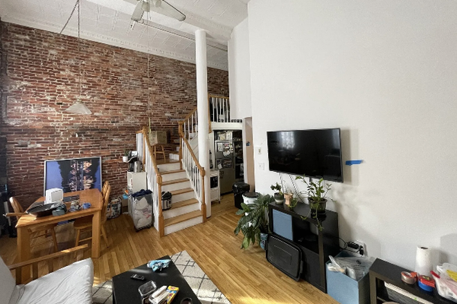 living - 3 BED/1 BATH AVAILABLE 9/1/25! Apartments