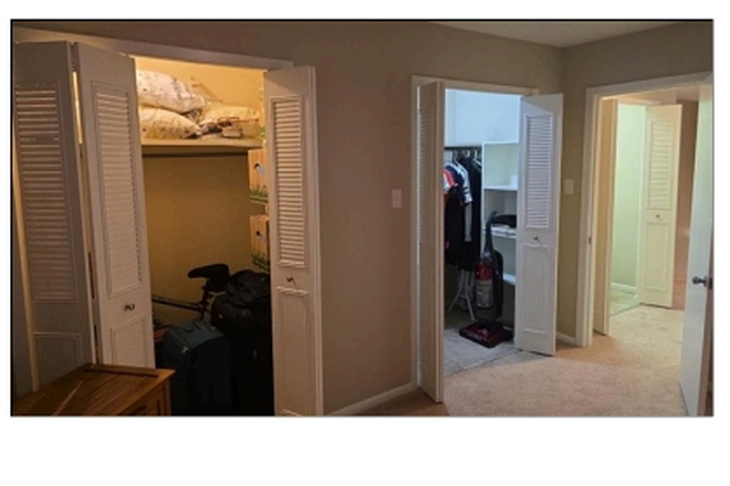 Master bedroom closet - Condo in desirable N.Jackson/Chateau Royal!!!!