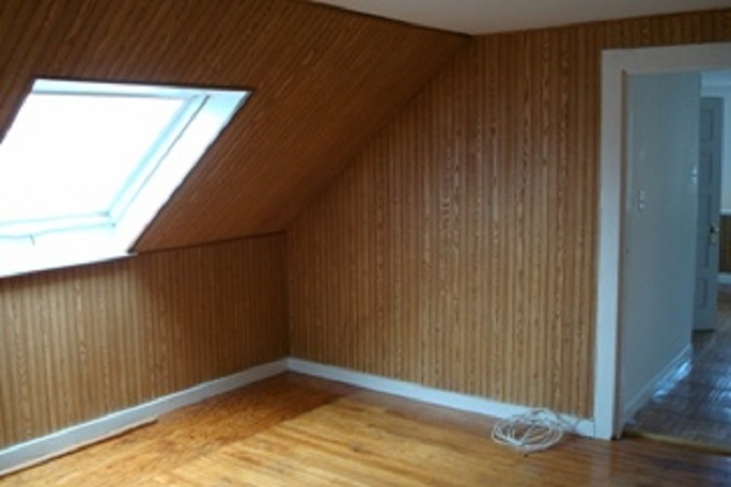bedroom - No Fee! (Super Deal!) Tufts 5 or 6 BDRM $900 per person 8min.walk to Tufts 6/1/27 Apartments