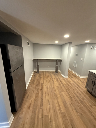 Apartment Kitchen - STUDENT HOUSING close to MARTA House