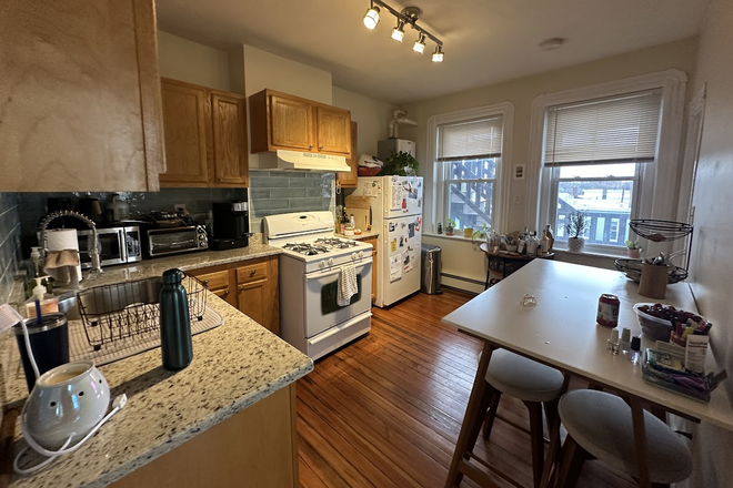 . - **NO BROKERS FEE!!* Amazing 1 Bed/1Bath in Inman Sq available 9/1/26!! Apartments