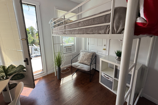 Bedroom - Affordable Private Girl Room only 2 block from U campus - Own Entrance/Shared Balcony Apartments
